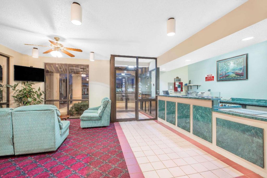 Days Inn by Wyndham N Little Rock East