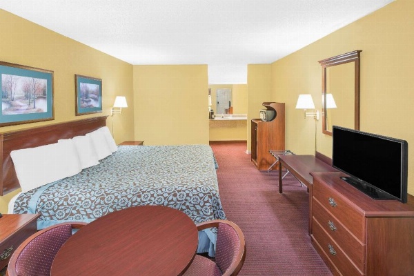 Days Inn by Wyndham N Little Rock East image 3