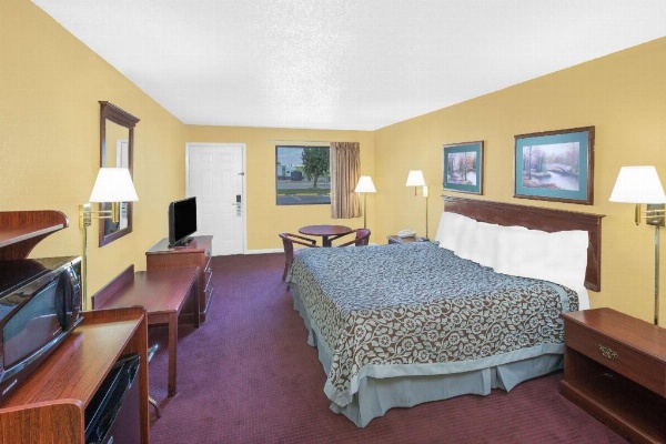 Days Inn by Wyndham N Little Rock East image 6